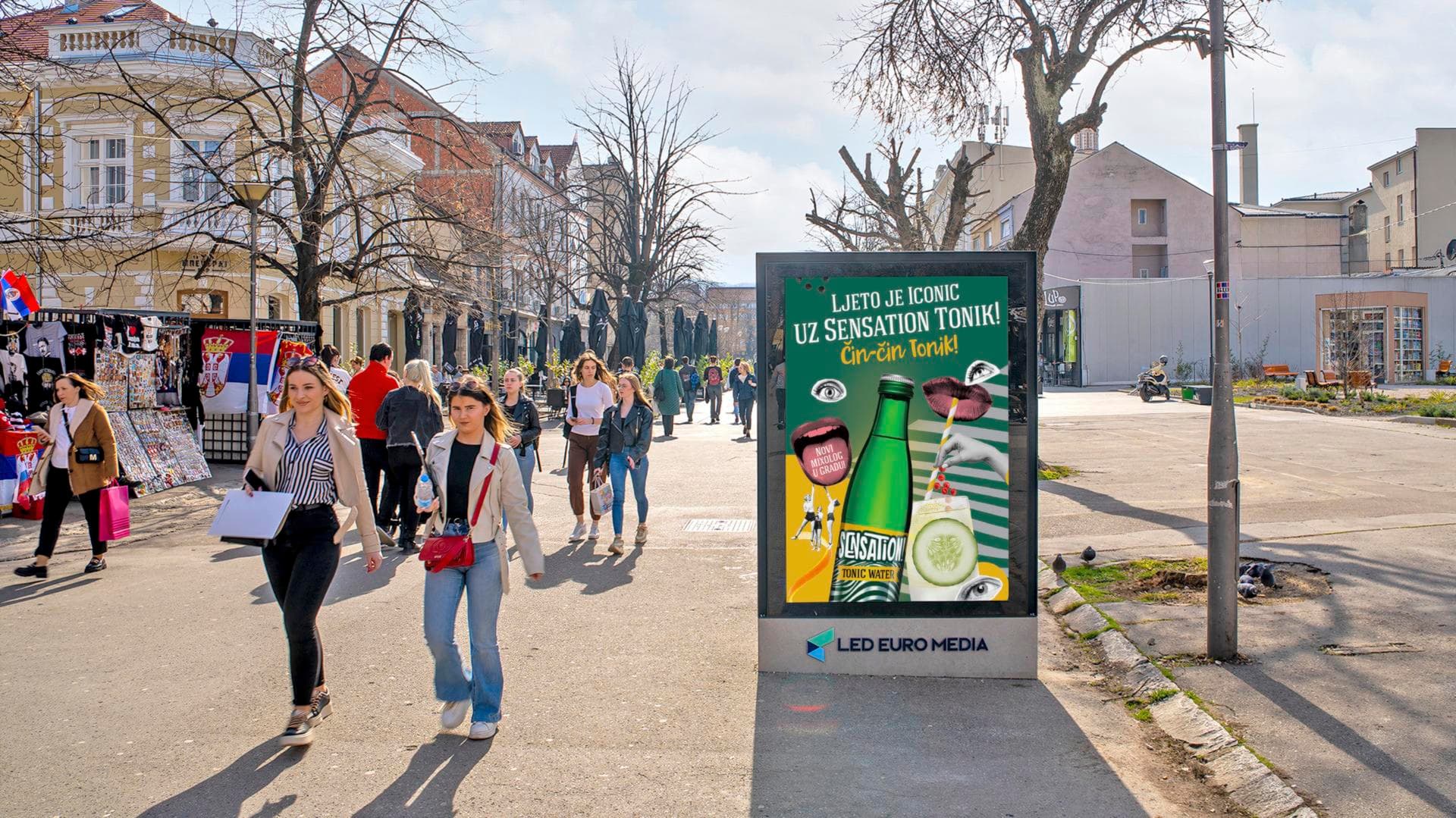 Reklamna lokacija danju i noću
