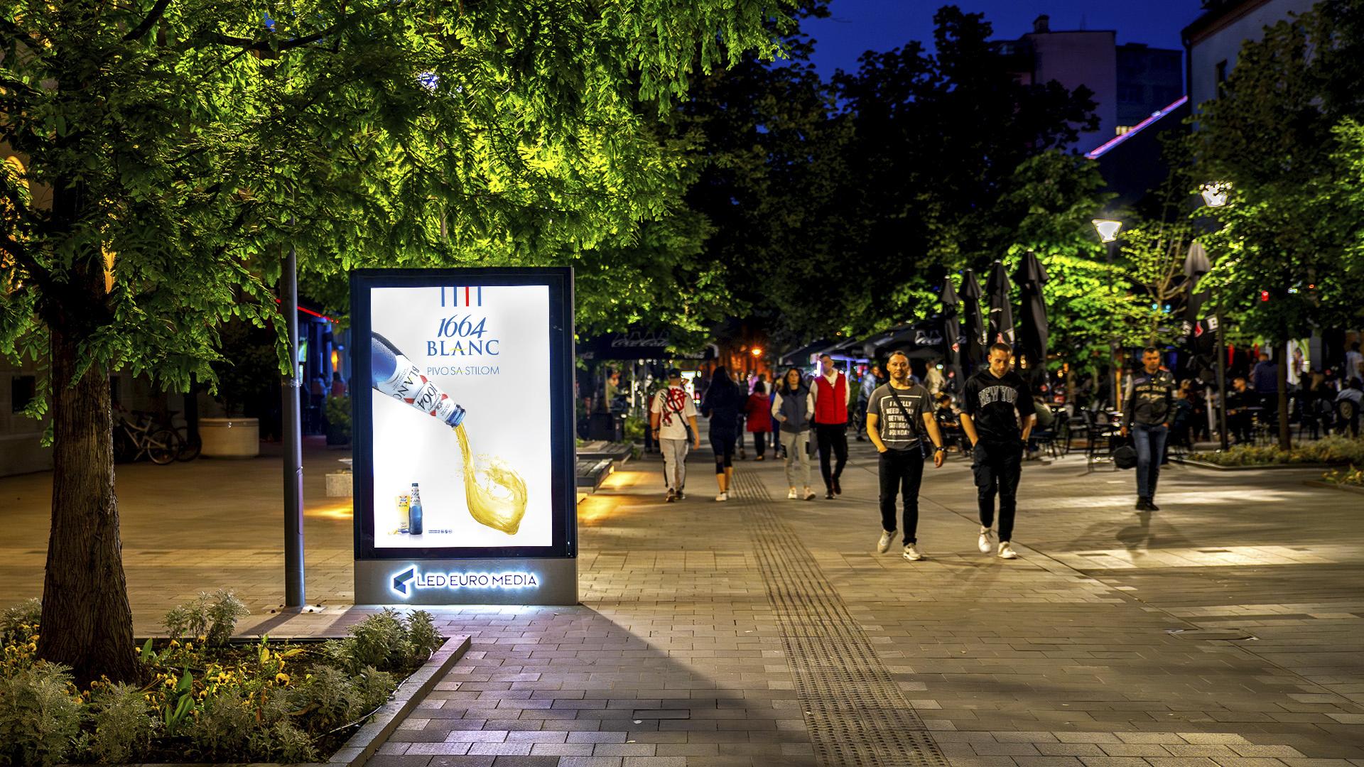 Centar, Bana Milosavljevića, Palata Republike, prema pozorištu