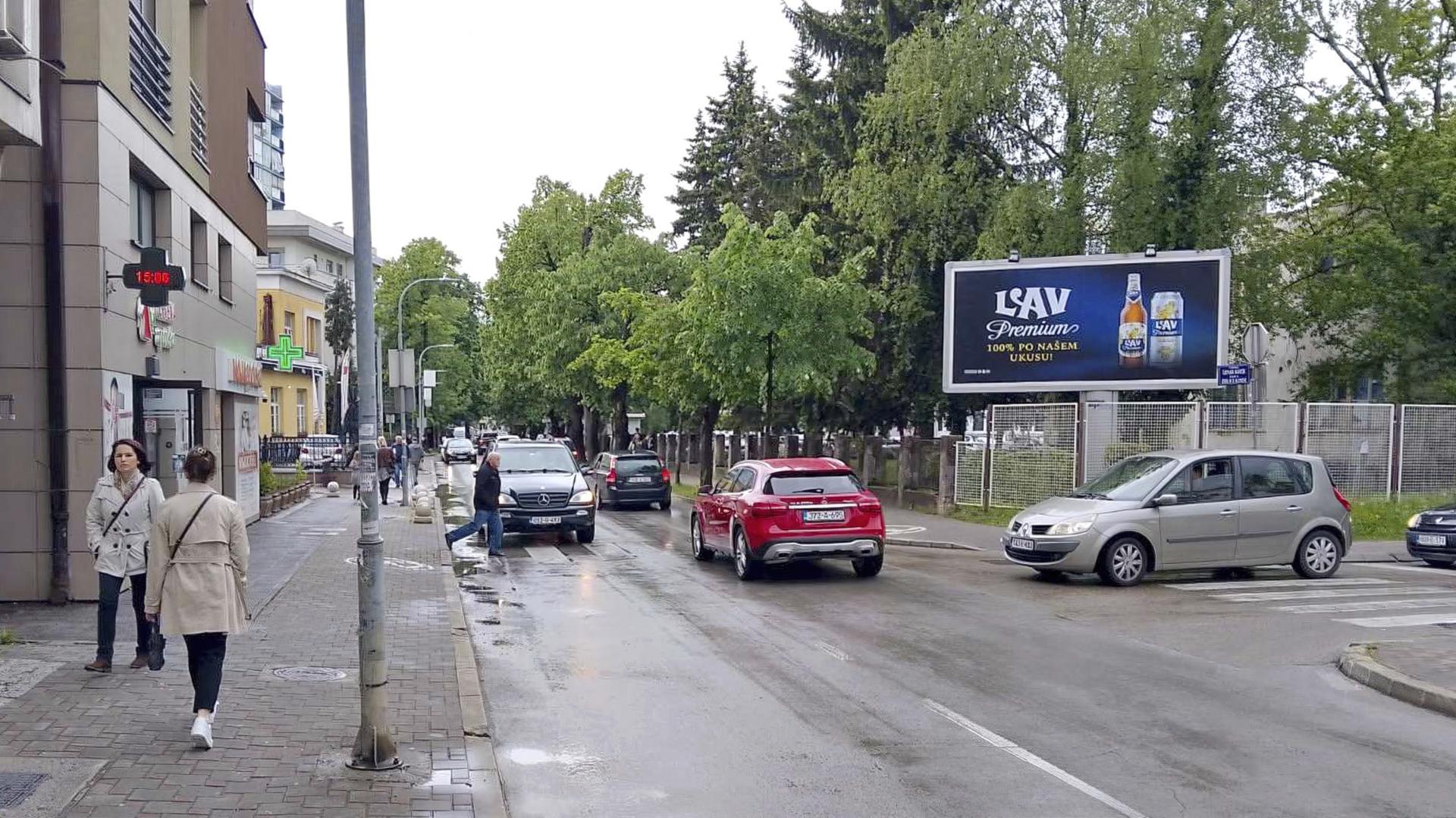 Centar, raskrsnica kod Poliklinike, prema Gimnaziji