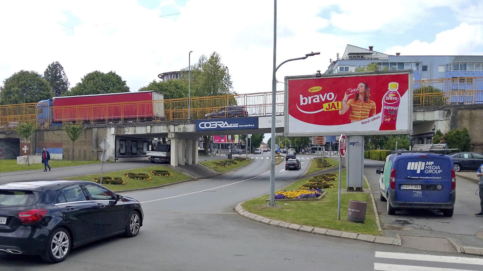Centar, nadvožnjak, raskrsnica kod Tropic marketa