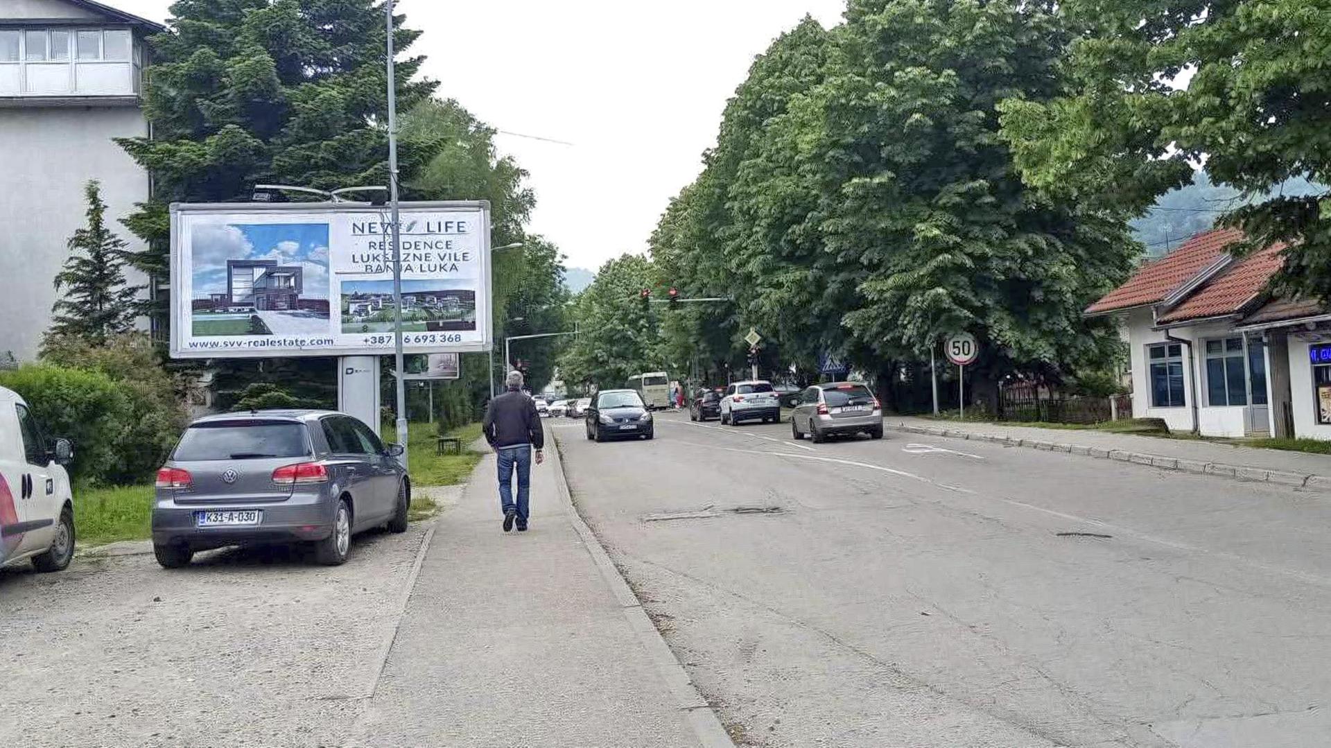 Centar, kod Doma penzionera, prema Opštini