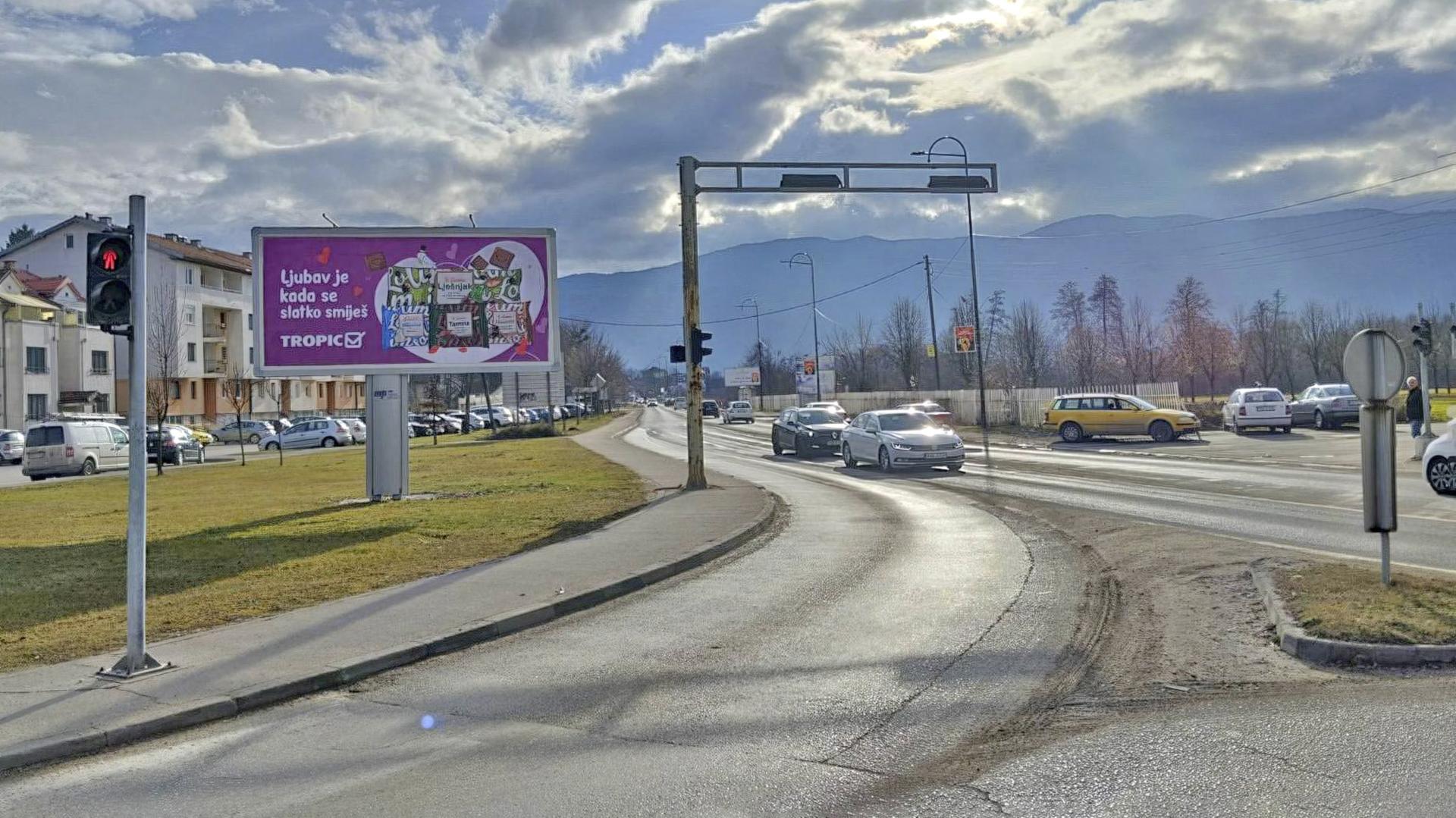Raskrsnica kod Supermarketa Đurić, prema Butmiru