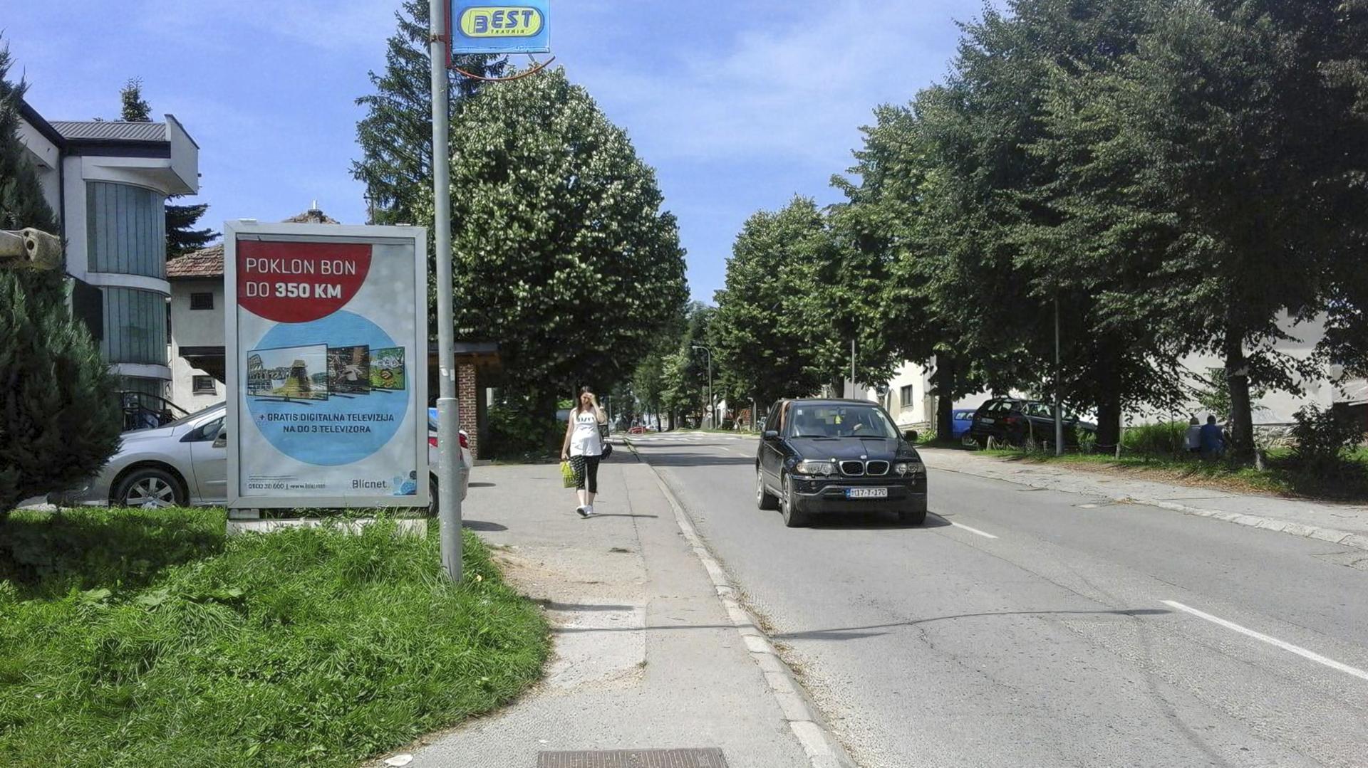 Centar, kod Tropic marketa, prema Opštini